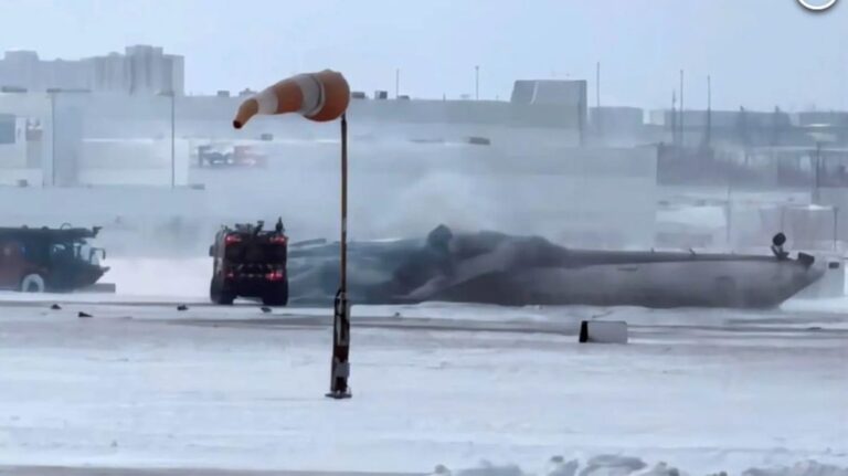 Avião cai no Canadá