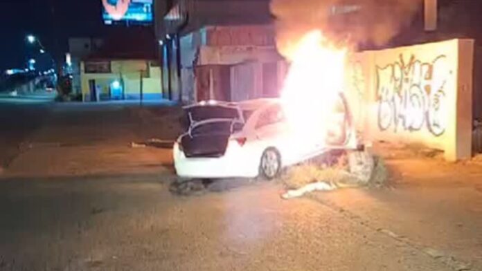 BR-116: criminosos são presos após carro colidir e pegar fogo em Canoas