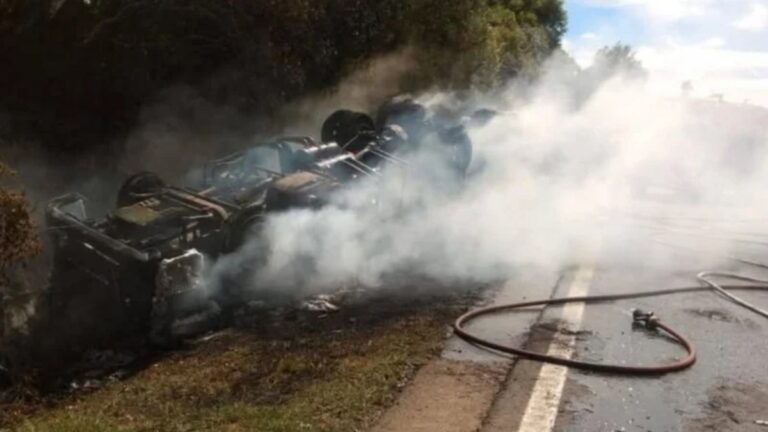 caminhão estrada fogo