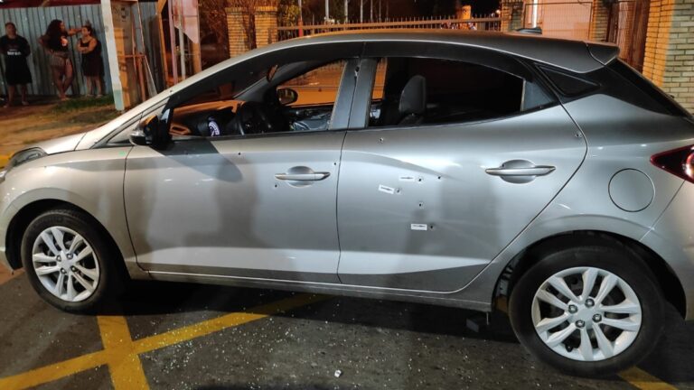 Homem é morto a tiros dentro de carro em Canoas