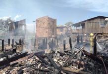 Curto-circuito pode ter causado incêndio que destruiu casas em Canoas