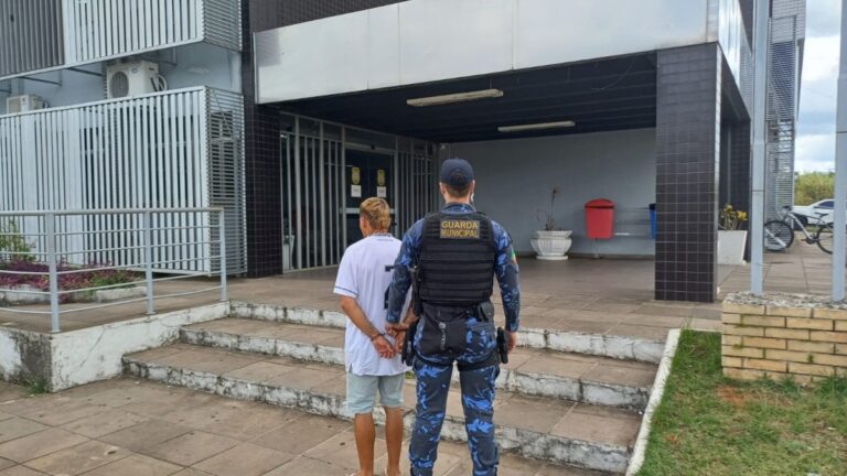 Criminoso com extensa ficha criminal é preso com drogas perto de escola em Canoas