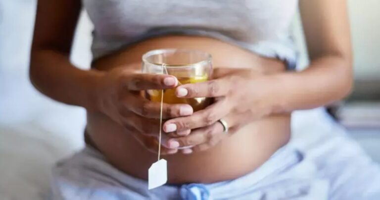 Grávidas devem evitar tomar chá