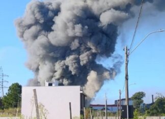 Incêndio em fábrica de alimentos de Cachoeirinha