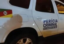 jovem tiros casa