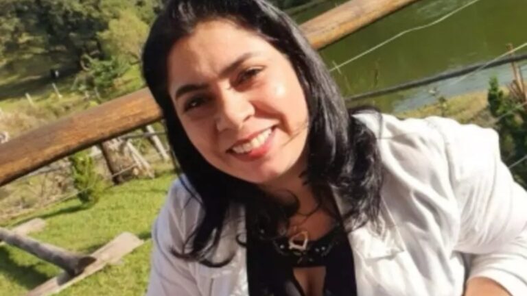 mulher morta facadas