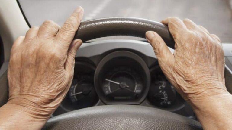 Idosos têm direito a 40% de desconto na renovação da CNH