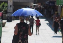 A sensação térmica na escaldante tarde desta terça-feira (4) chegou aos 42°C em Canoas. Por volta das 16h, a temperatura máxima registrada na Base Aérea era de 36°C.