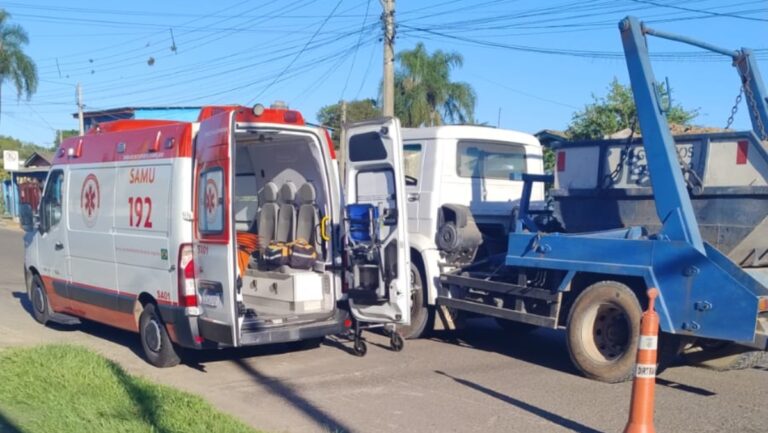 Ciclista fica ferido após ser atingido por caminhão em Canoas