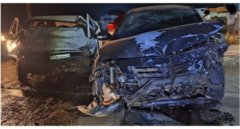 Um homem, que conduzia um VW Gol, com placas de Canoas, morreu após colidir com um Toyota Corolla na noite do último domingo (30) na ERS-324