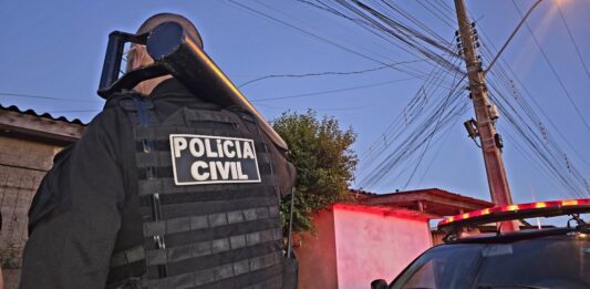 Nesta sexta-feira (14), a Polícia Civil faz operação na Região Metropolitana. A ação, chamada de 'Liberdade', combate organização criminosa que treinava líderes do tráfico.