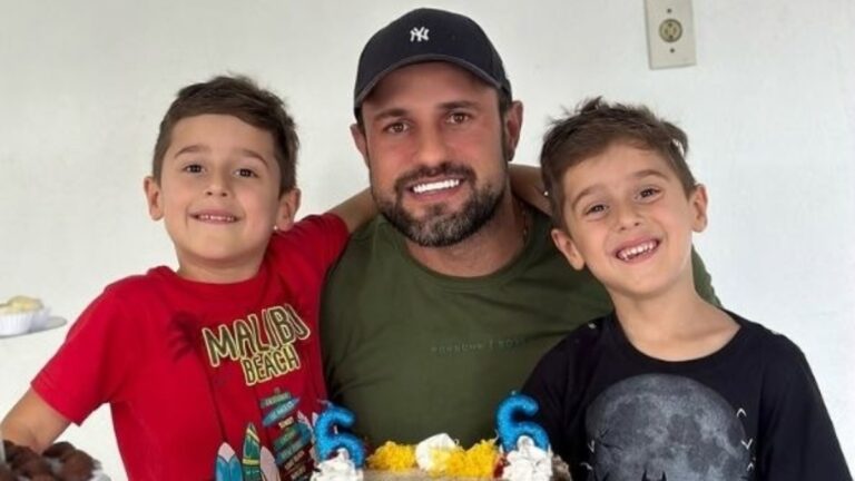 Homem que morreu com dois filhos teria provocado acidente, diz polícia