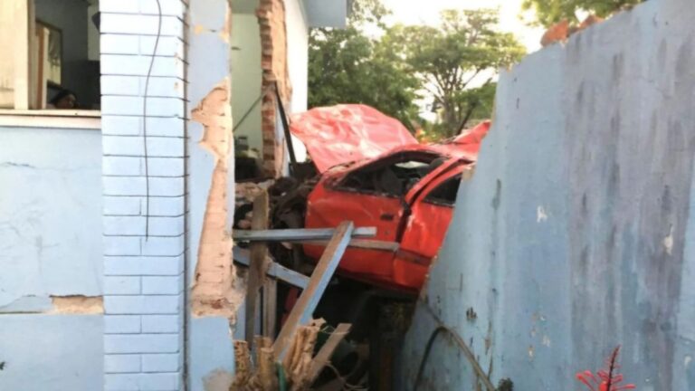 BR-116: irmãs morrem após carro invadir casa