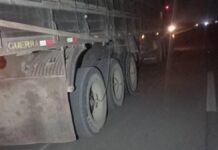 Motociclista morre em colisão com carreta na BR-116. A vítima não sobreviveu aos ferimentos e morreu no local
