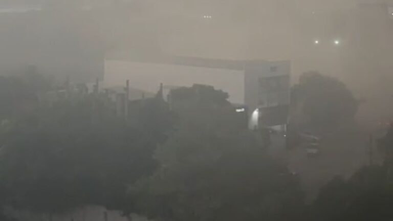 Nuvem de poeira se forma antes do temporal em Canoas