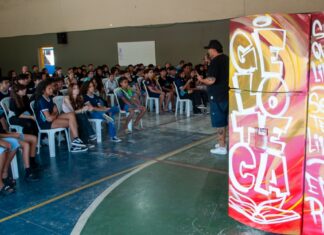 Nas próximas cinco semanas, às sextas-feiras, as escolas de ensino de Canoas receberão o Projeto Caravana Geloteca