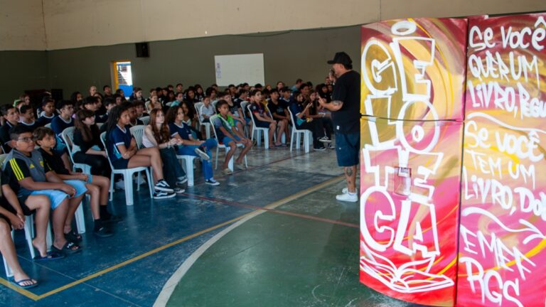 Nas próximas cinco semanas, às sextas-feiras, as escolas de ensino de Canoas receberão o Projeto Caravana Geloteca
