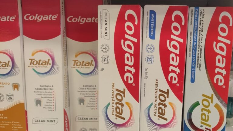 Justiça libera venda de creme dental Colgate suspenso pela Anvisa