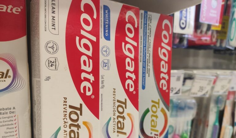 Anvisa proibe venda de pasta de dente da colgate