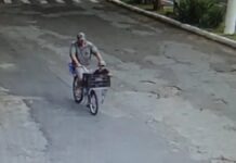 Pai pedalou por três horas com filho antes de jogar criança de ponte