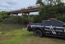 Pai que matou filho atirando criança de ponte é preso