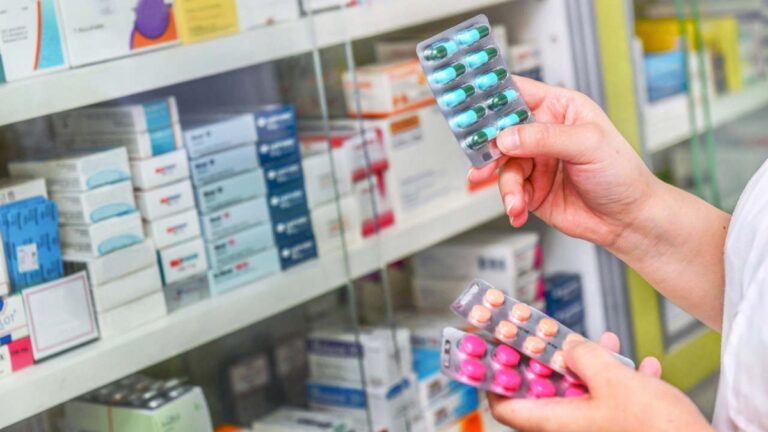 A partir de abril, farmacêuticos podem receitar medicamentos; decisão tem causado diversos debates; entenda