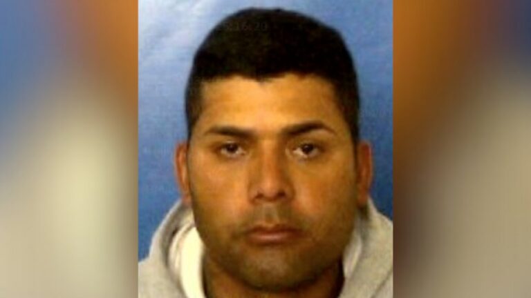 Homem é morto com tiro no peito na frente de casa