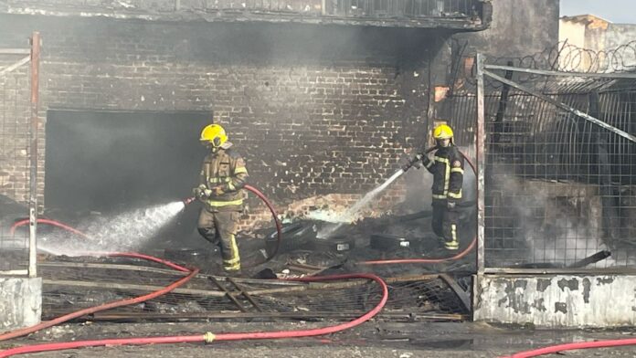 Bombeiros controlam incêndio de grandes proporções em Canoas