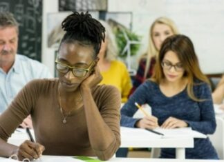 Inscrições para o EJA - Educação de Jovens e Adultos - estão abertas nas escolas municipais de Canoas; entenda