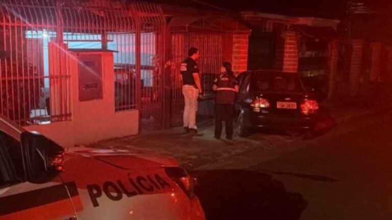 Homem é morto a facadas por causa de dívida