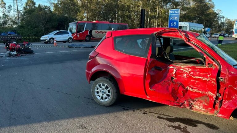 Motociclista morre após colisão com carro
