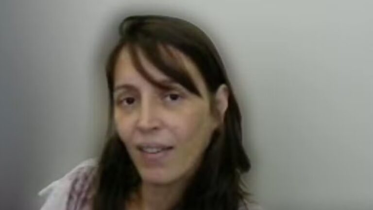 Motorista de aplicativo é encontrada morta em porta-malas de carro abandonado