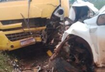 Motorista morre após colisão entre ônibus escolar e caminhonete