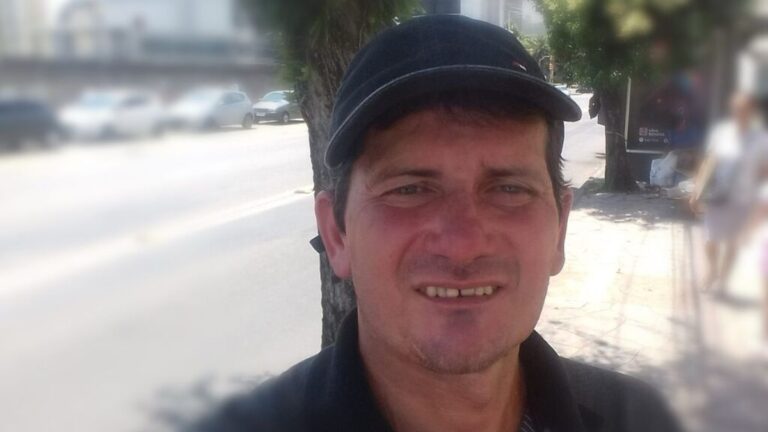 Pai e filho são mortos à tiros