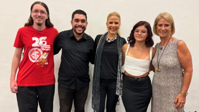 A cantora Paula Toller aceitou o convite feito durante seu show da turnê Amorosa para se tornar embaixadora do Instituto da Criança com Diabetes; entenda