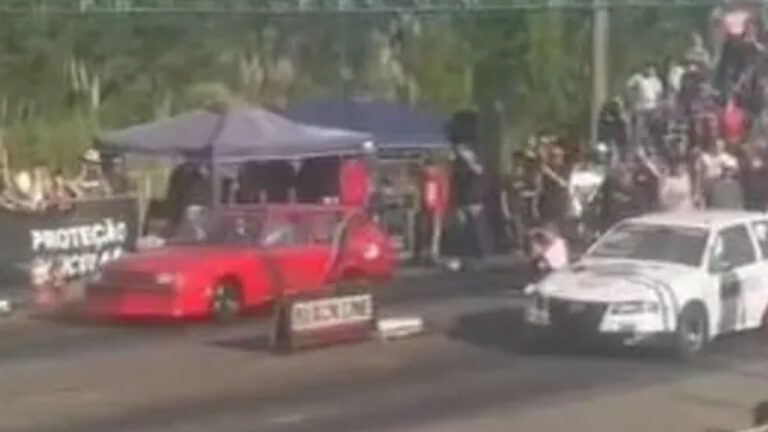 Carro descontrolado bate em poste e piloto morre na hora