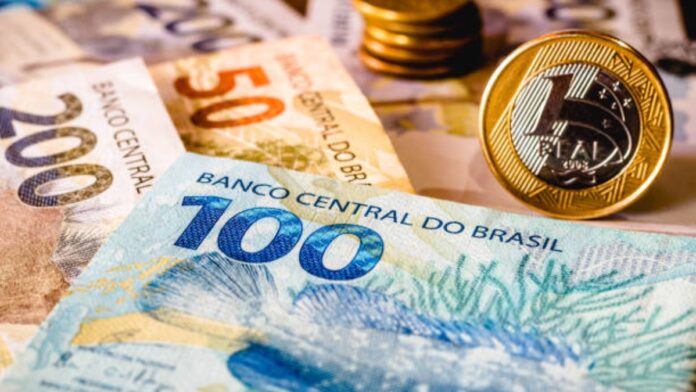 O Governo Federal cogita a possibilidade de antecipar o pagamento do 13° salário para aposentados e pensionistas do INSS em 2025; saiba mais