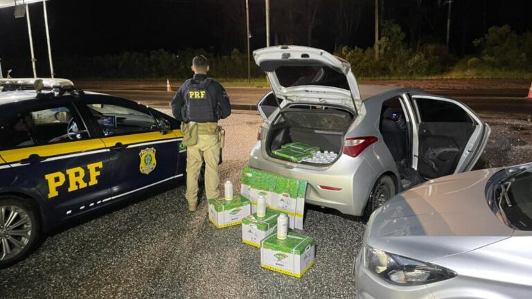 A Polícia Rodoviária Federal (PRF) prendeu três pessoas com carro de Canoas, após uma perseguição na BR-153