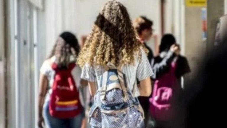 Governo paga auxílio de R$ 200 para estudantes