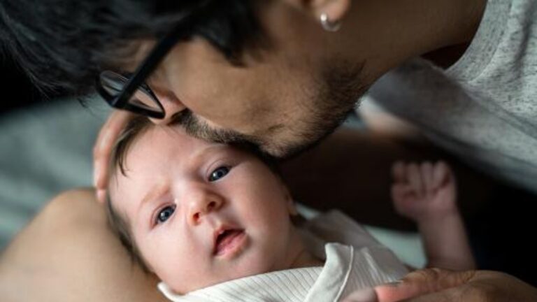 beijar bebê pode ser um risco?