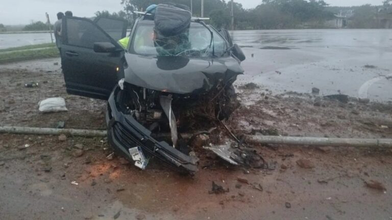 BR-116: duas pessoas morrem após carro capotar