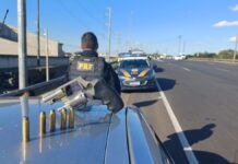 BR-116: foragido armado é preso com carro roubado e clonado em Canoas