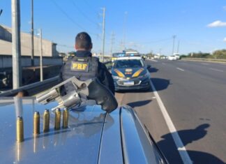 BR-116: foragido armado é preso com carro roubado e clonado em Canoas