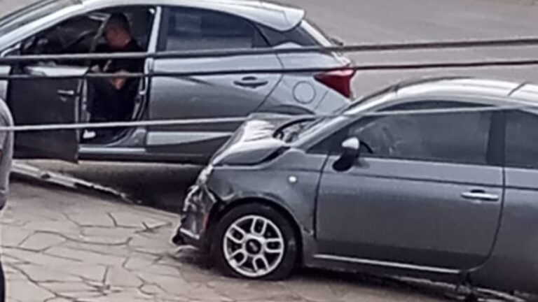 Uma colisão entre dois carros causou um bloqueio em uma avenida de Canoas; Veja mais detalhes na reportagem completa a seguir