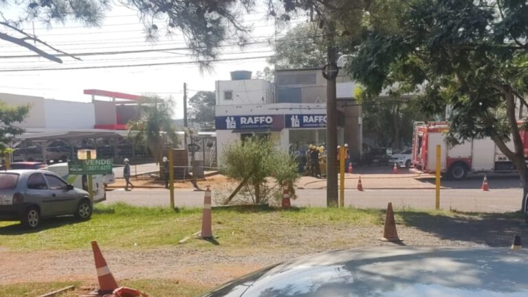 Vazamento de gás ao lado de posto de combustíveis mobiliza bombeiros