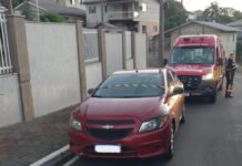 Criançaa morre ao ser esquecida em carro