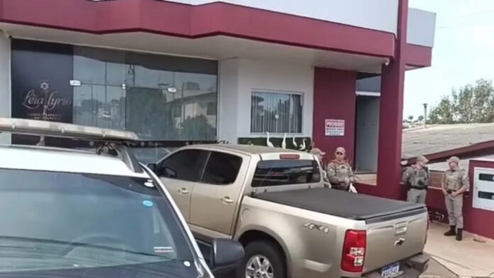 Criança se joga da sacada para escapar de ser morta pelo padrasto