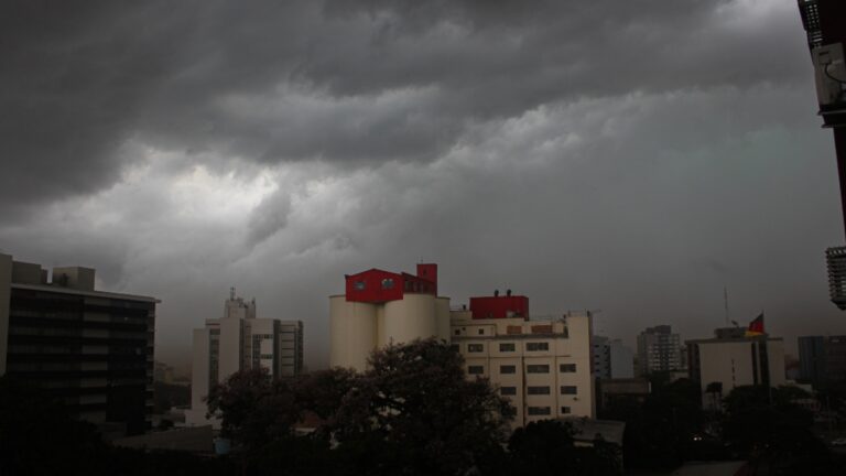 Defesa Civil e Inmet emitem alertas de tempestade