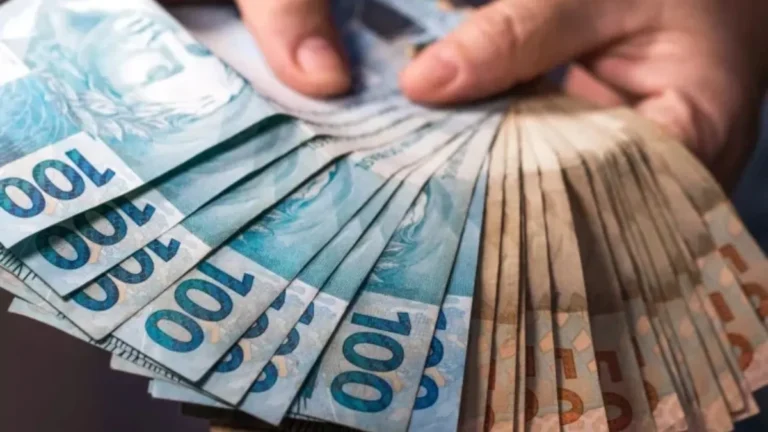 Trabalhadores já podem sacar até R$ 2.800 de benefício