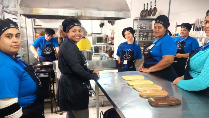 Em 2025, a Sulgás renovou o projeto Gastronomia Meu Trabalho, que capacita mães solo em gastronomia. Inscrições estão abertas até 22 de abril